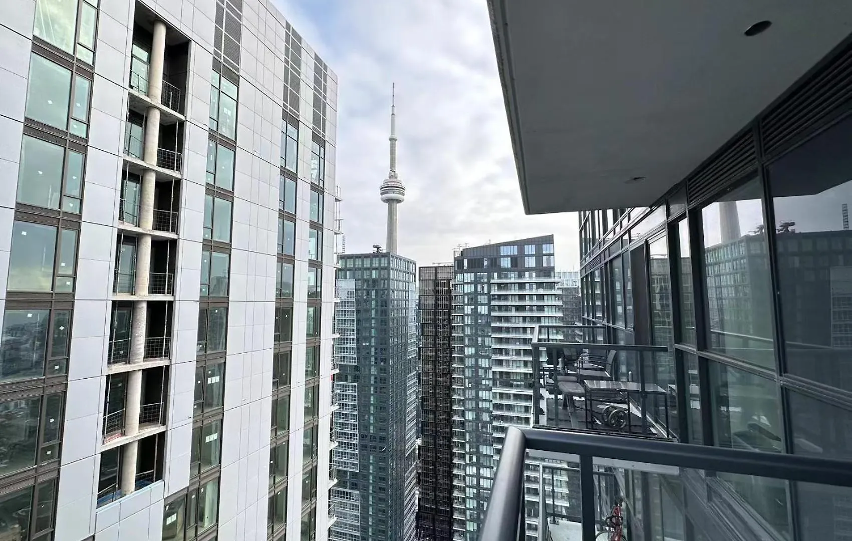 Lovely One Bedroom / Entertainment District P4 Toronto Canada