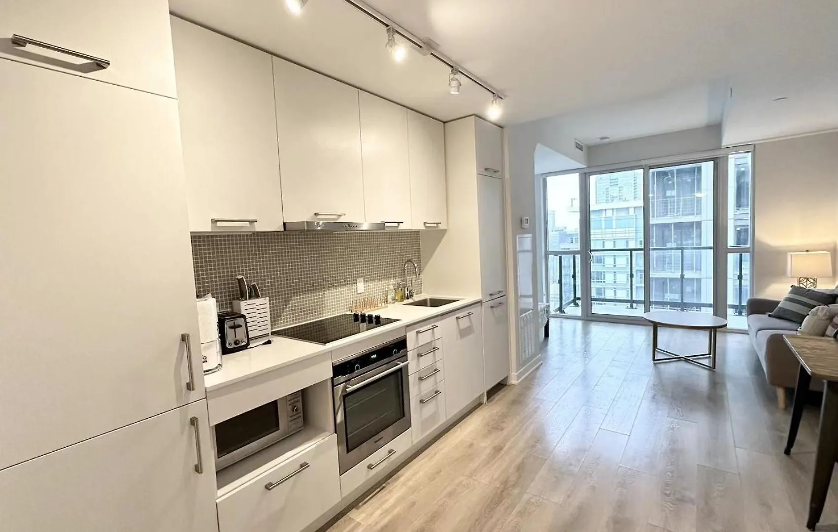Lovely One Bedroom / Entertainment District P4 Toronto Apartment